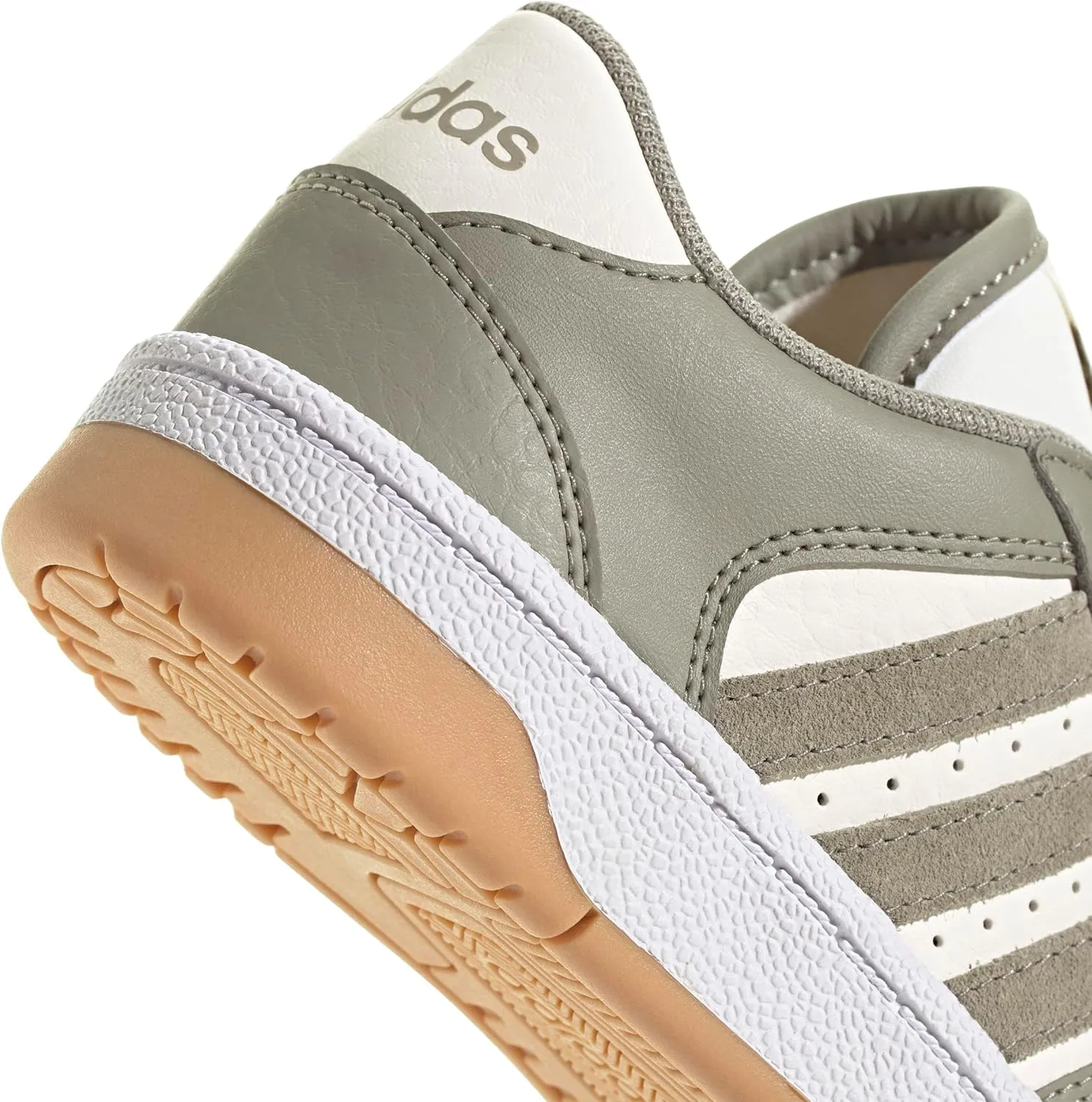 adidas Unisex-Child Turnaround Elastic Lace Basketball Sneaker