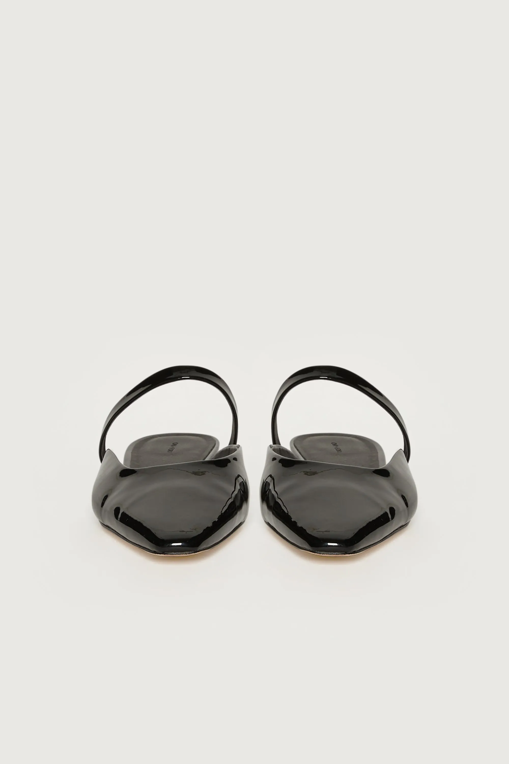 POINTED TOE FLAT