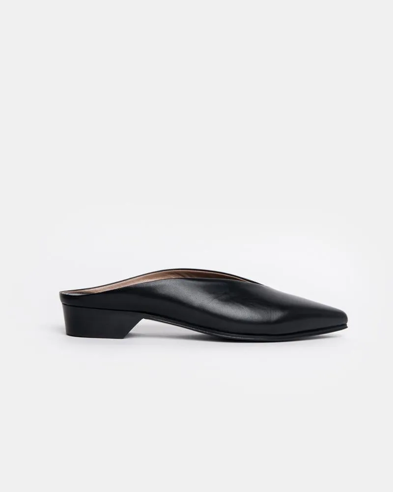 Pointy Almond Mule Heel in Nero