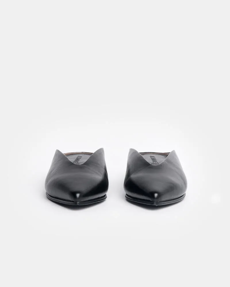Pointy Almond Mule Heel in Nero