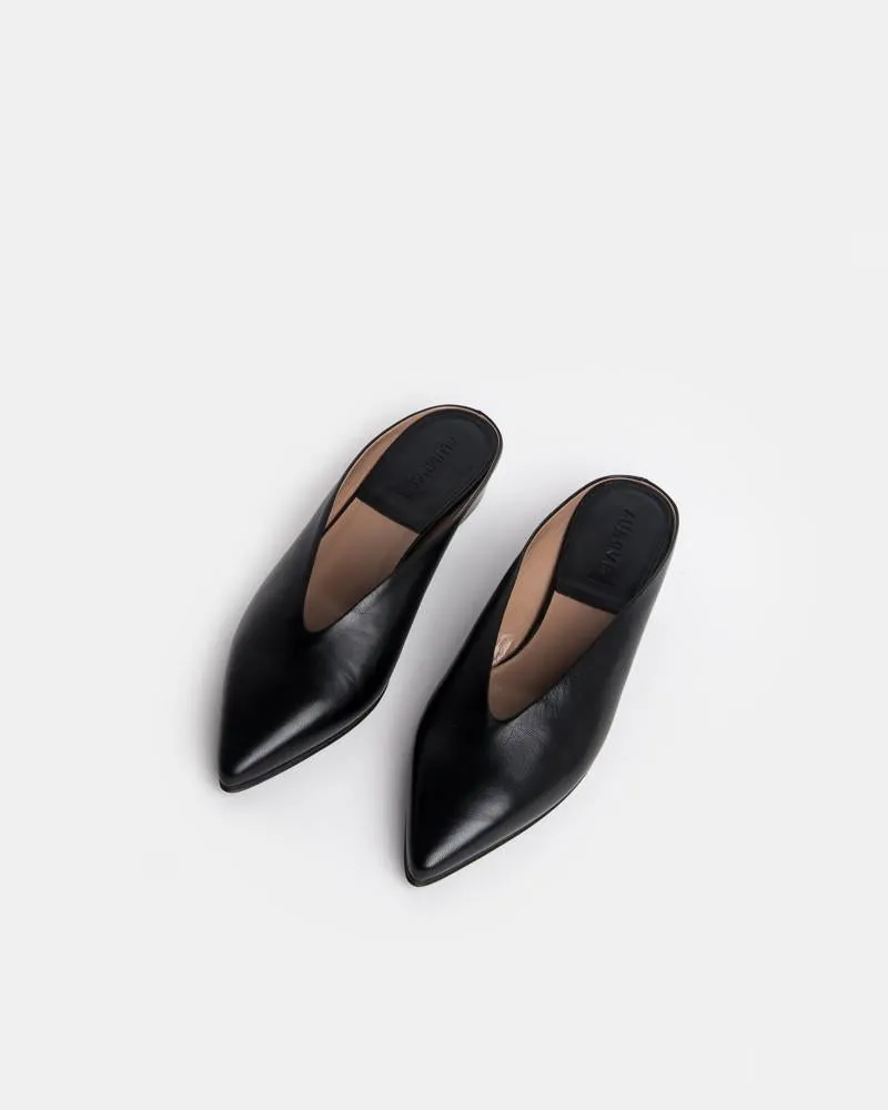 Pointy Almond Mule Heel in Nero