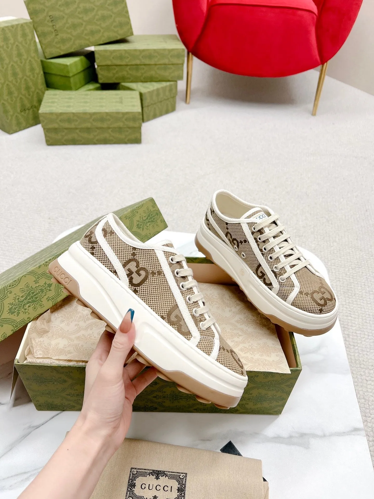 SE1045 Women's GG Sneaker / Size5-10
