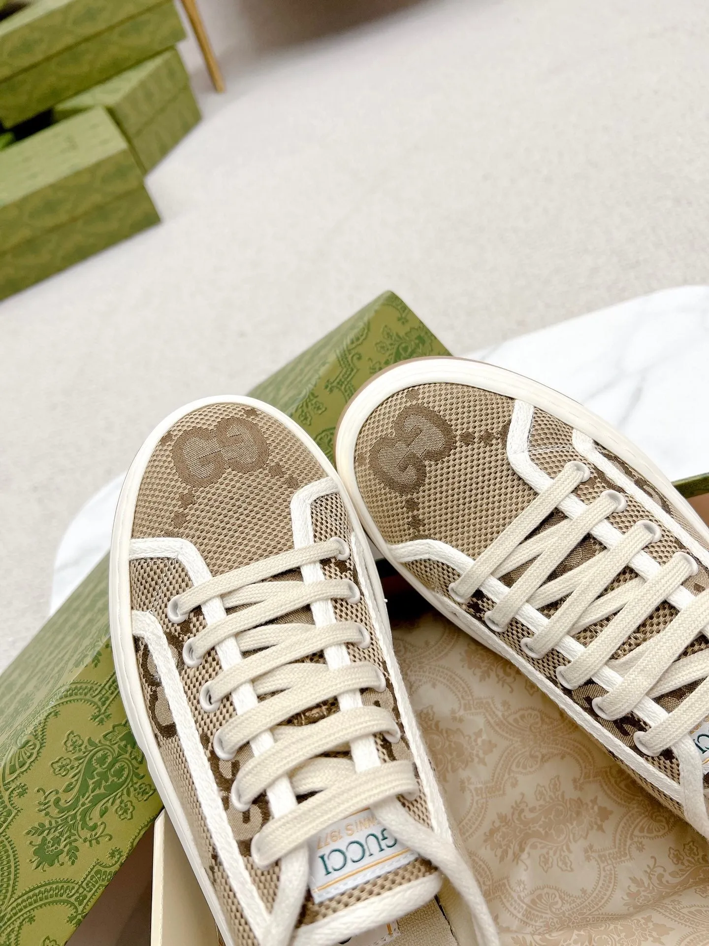SE1045 Women's GG Sneaker / Size5-10