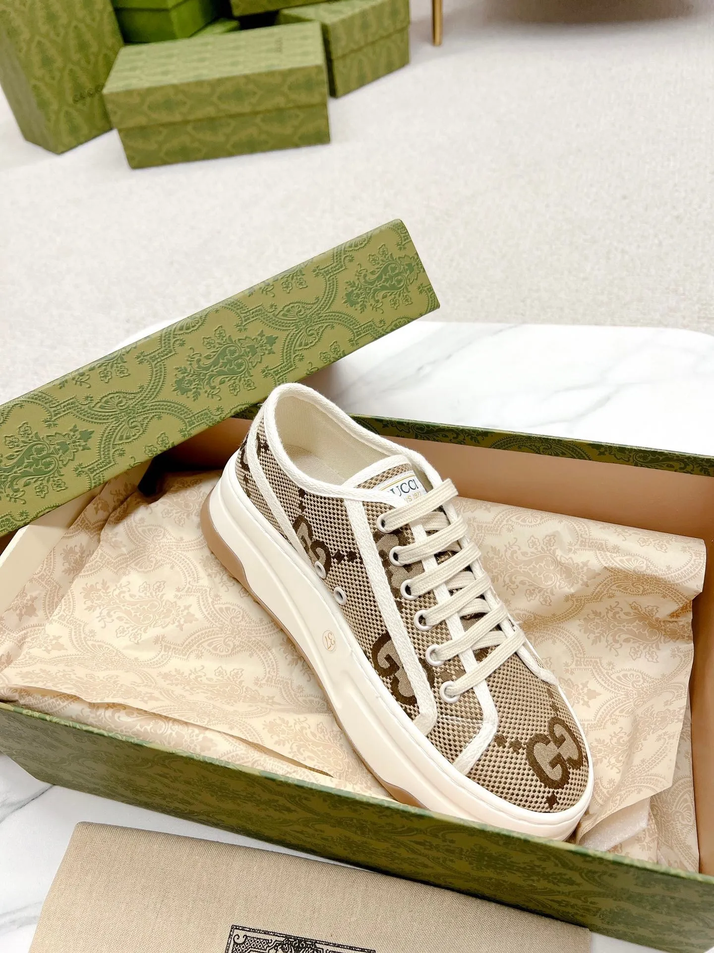 SE1045 Women's GG Sneaker / Size5-10