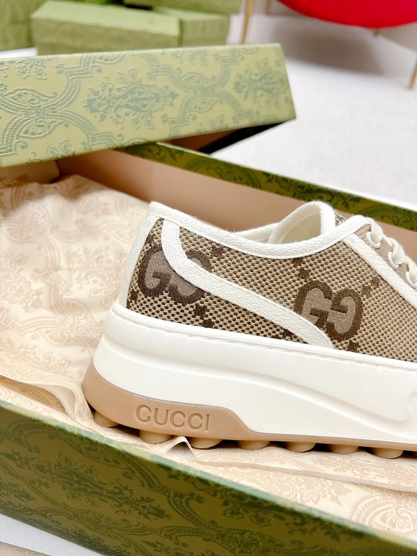 SE1045 Women's GG Sneaker / Size5-10
