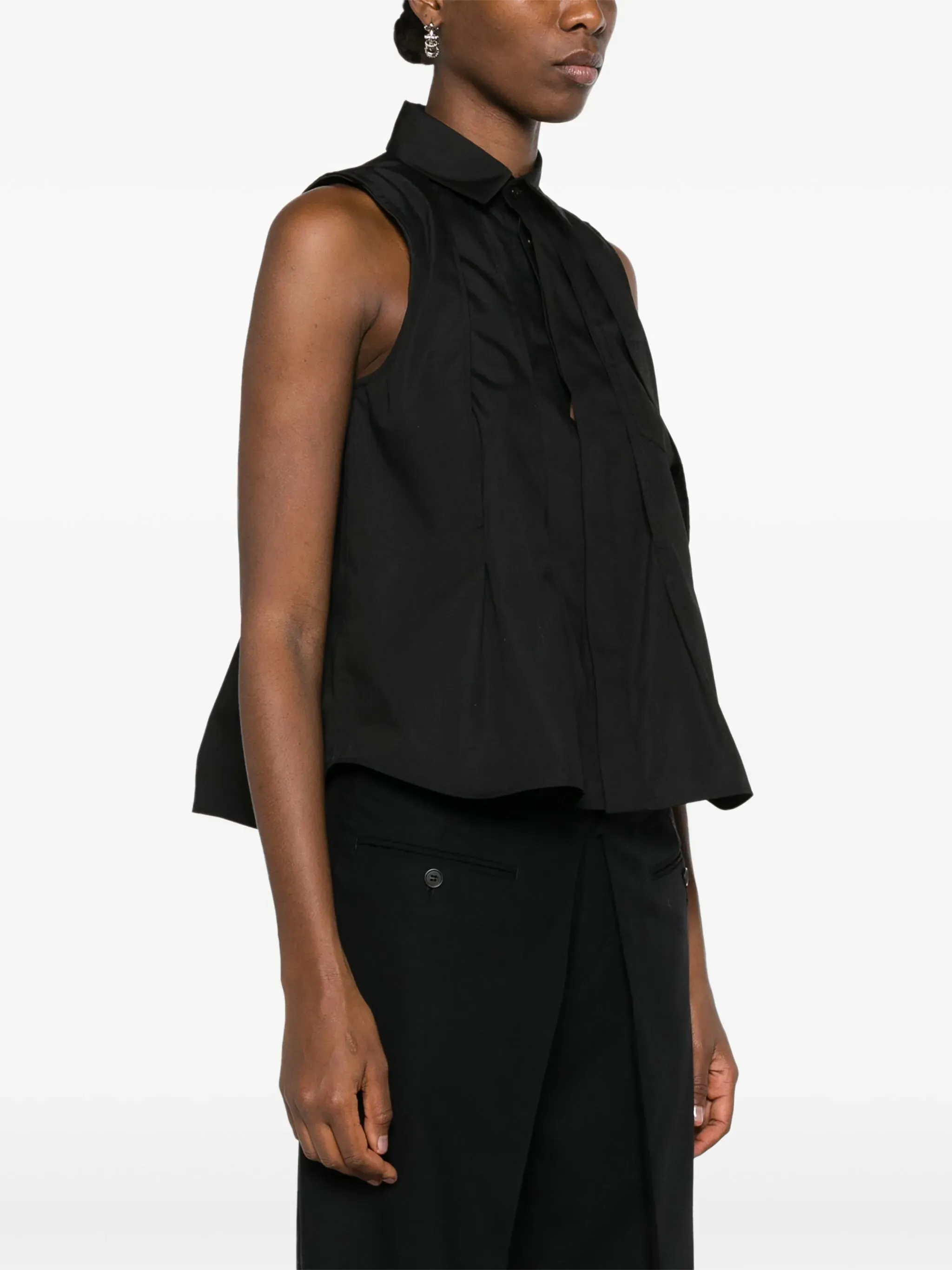 Sleeveless Pleated Shirt