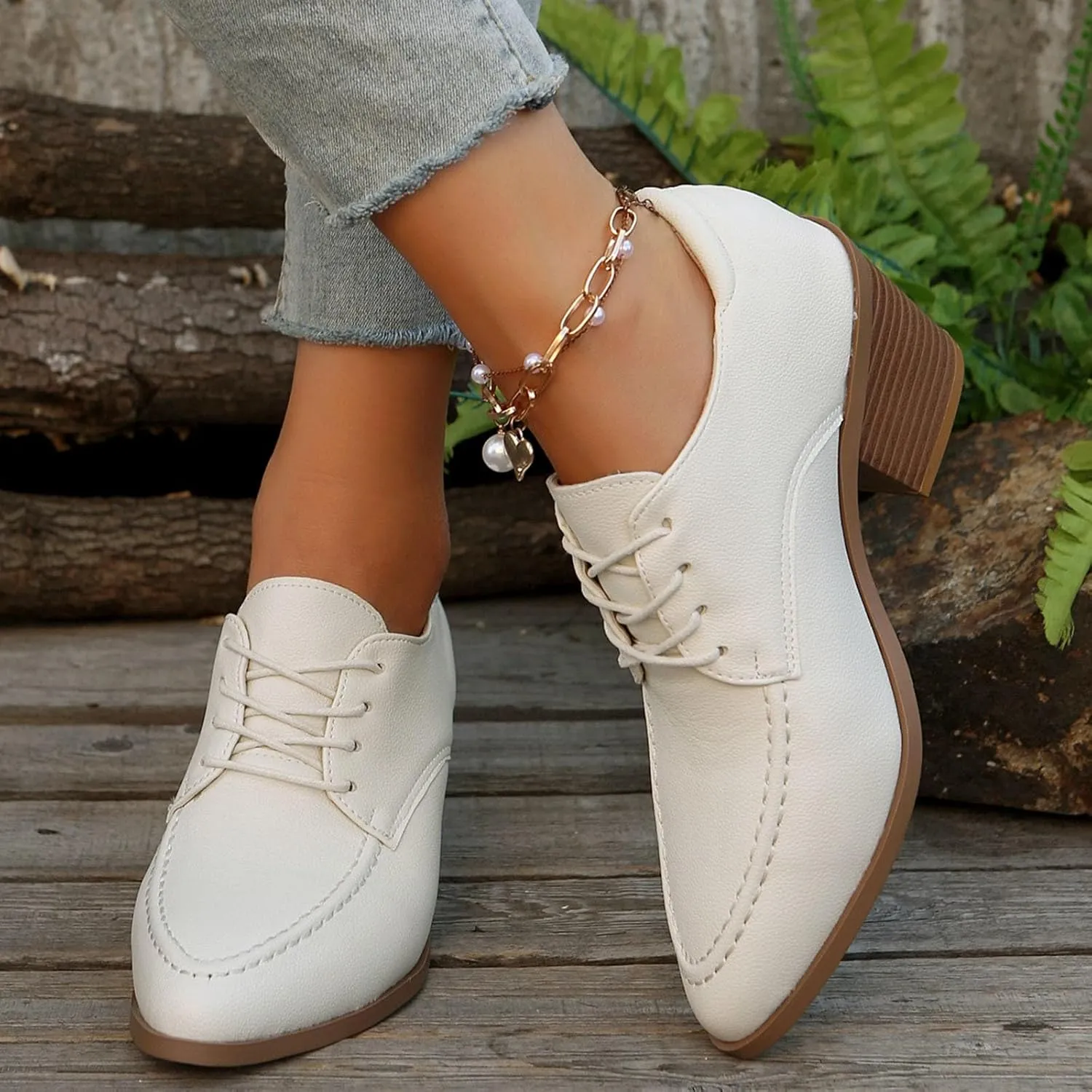 Women's P𝐚tent Leather Low Heels Vintage Wingtip Oxf𝐨rds Pumps L𝐚ce Up Pointed Toe Flat Retro Br𝐨gues Dress Shoes
