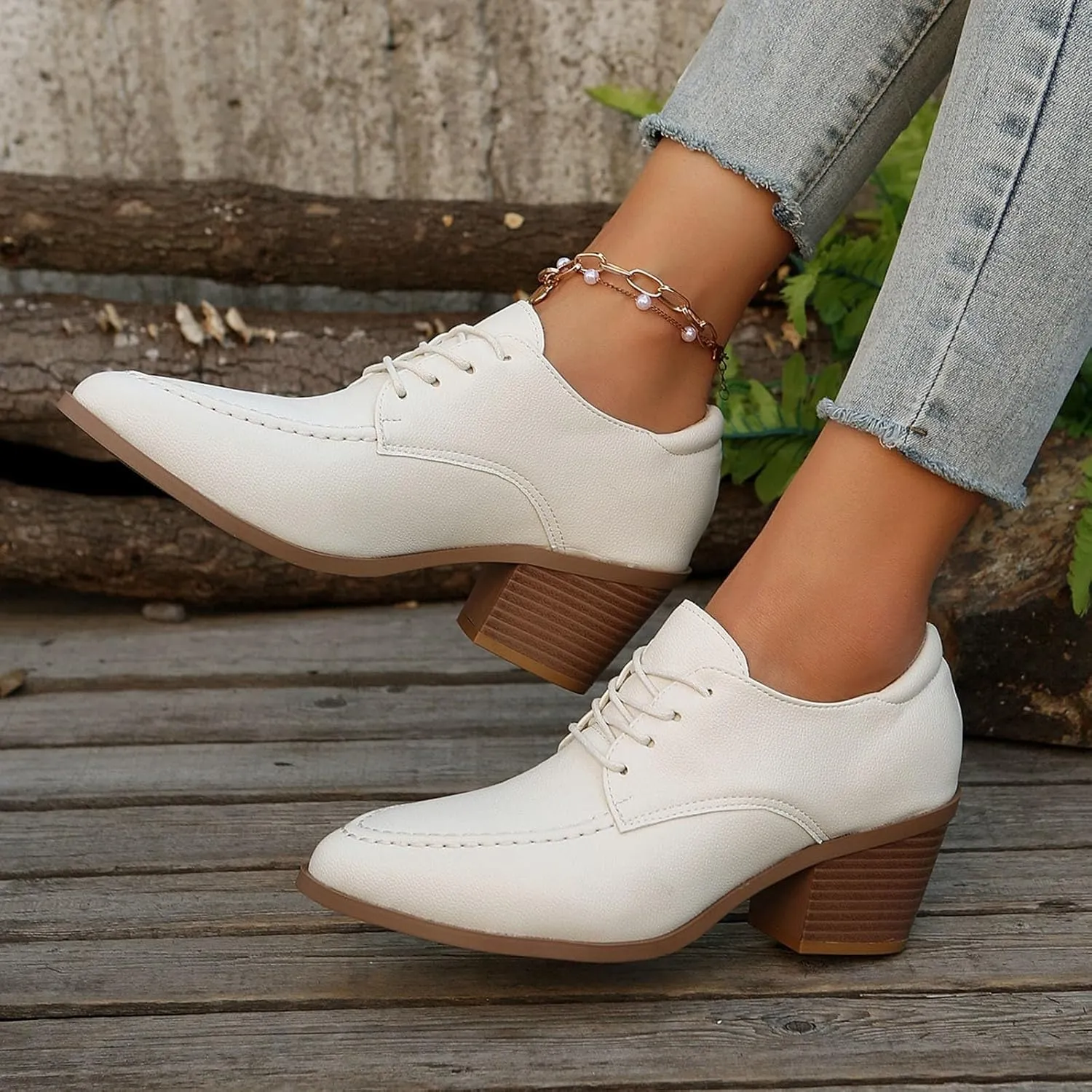 Women's P𝐚tent Leather Low Heels Vintage Wingtip Oxf𝐨rds Pumps L𝐚ce Up Pointed Toe Flat Retro Br𝐨gues Dress Shoes
