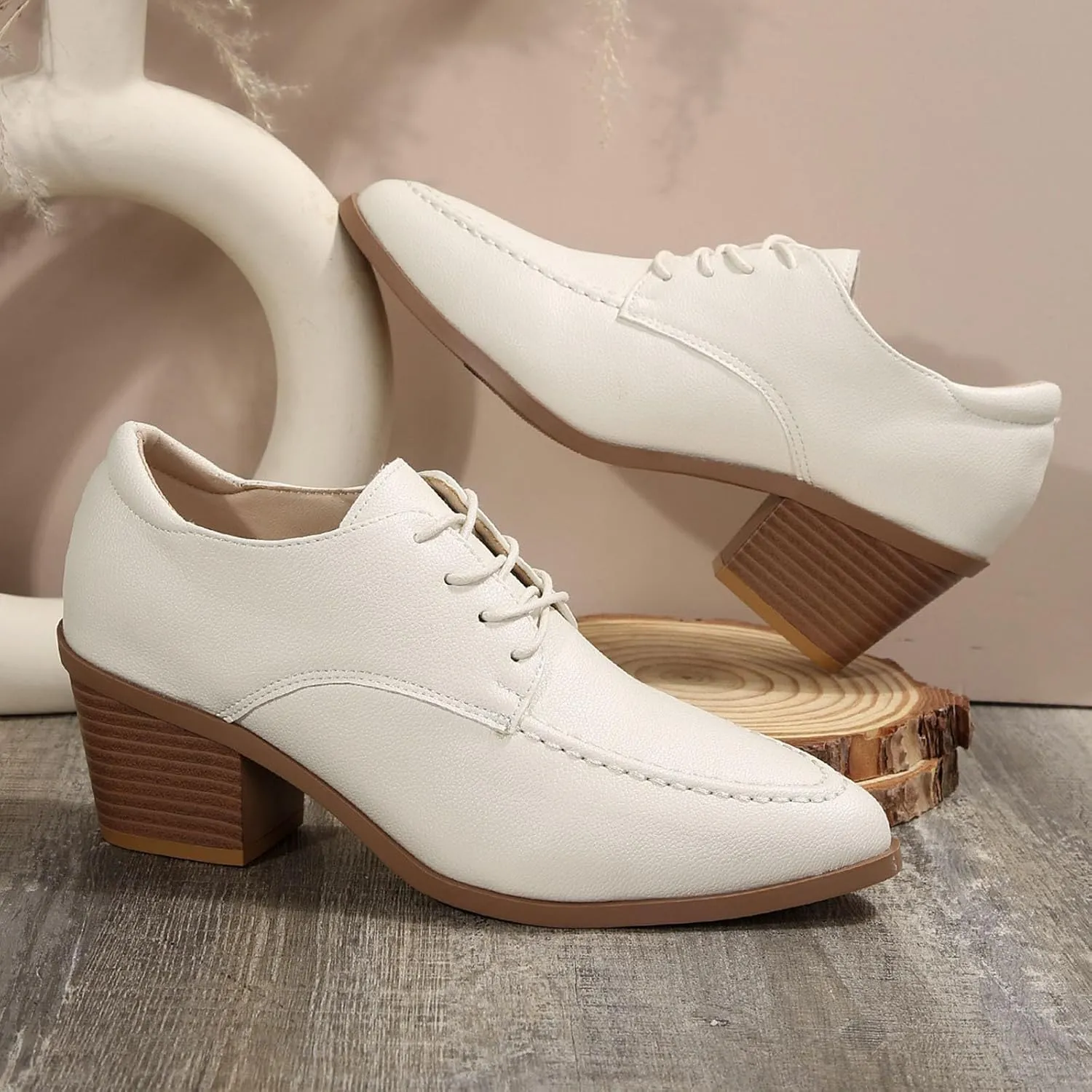 Women's P𝐚tent Leather Low Heels Vintage Wingtip Oxf𝐨rds Pumps L𝐚ce Up Pointed Toe Flat Retro Br𝐨gues Dress Shoes